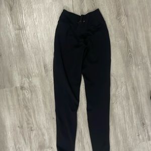 Alphalete black legging . Small size fits small
